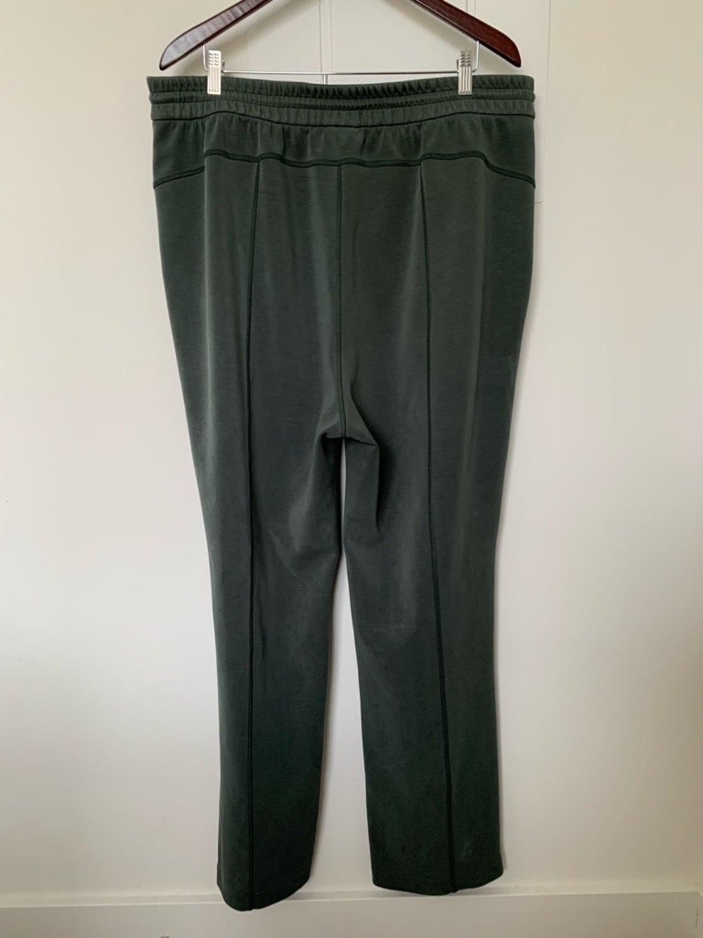 Lululemon soft stream women’s pants size 16 with 30” inseam in Olive green - Picture 8 of 8